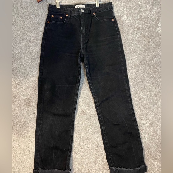 Zara|| Black Distressed Straight Leg Jeans with a raw hem. Size 4 - Picture 1 of 10